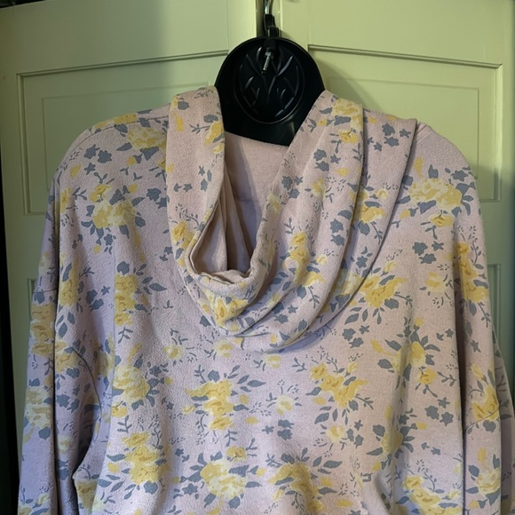 Pink flowery thin hoodie - Picture 2 of 2